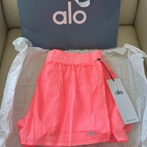 NWT Alo Yoga Game Time Short Neon Bubblegum Size Medium